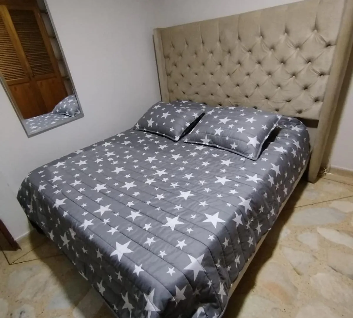 Habitaciones Amobladas Laureles 1 메딜린 0*,