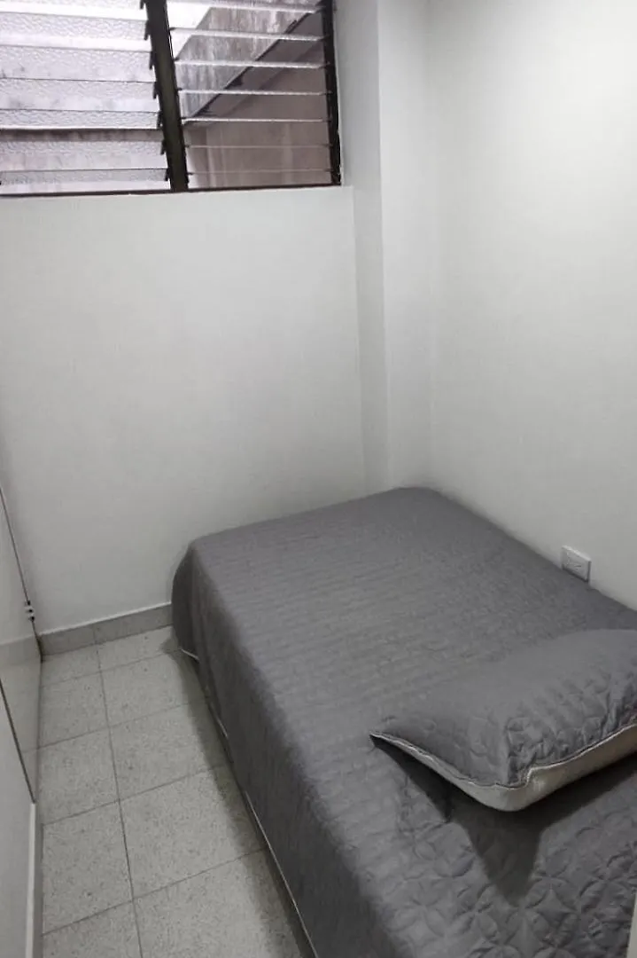 Habitaciones Amobladas Laureles 1 Medellin 0*,